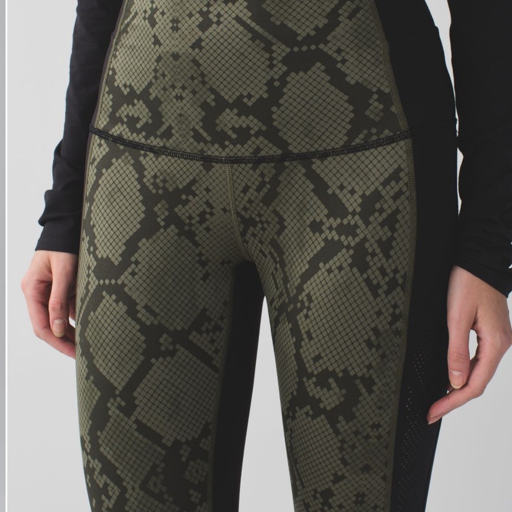 LULULEMON| Beyond Boundaries Pant - SZ 10 EUC, Ziggy Snake Green/Blk